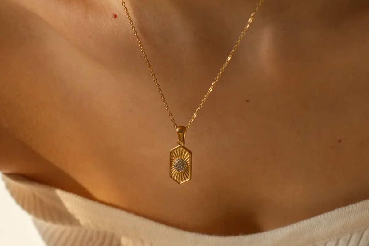 Scudo Pendant Necklace