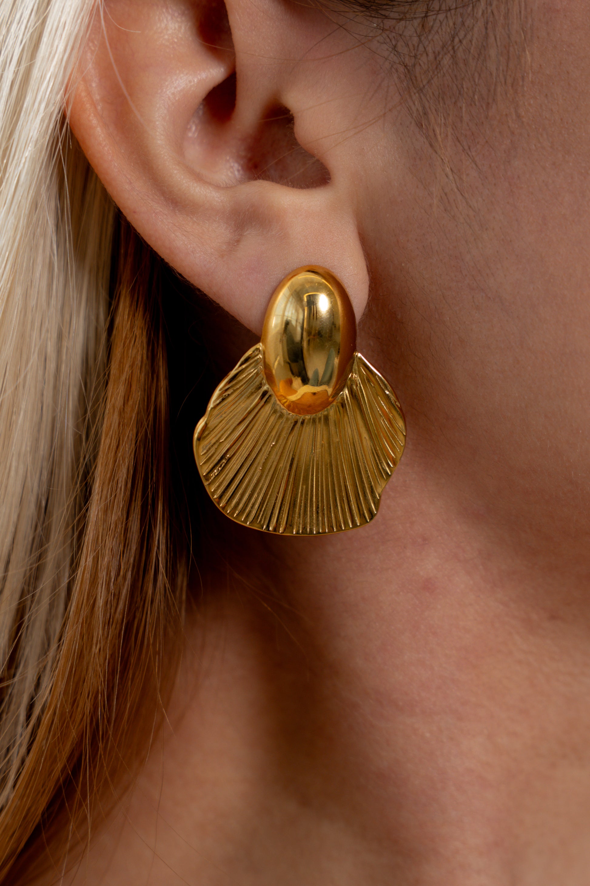 Shell Statement Earring