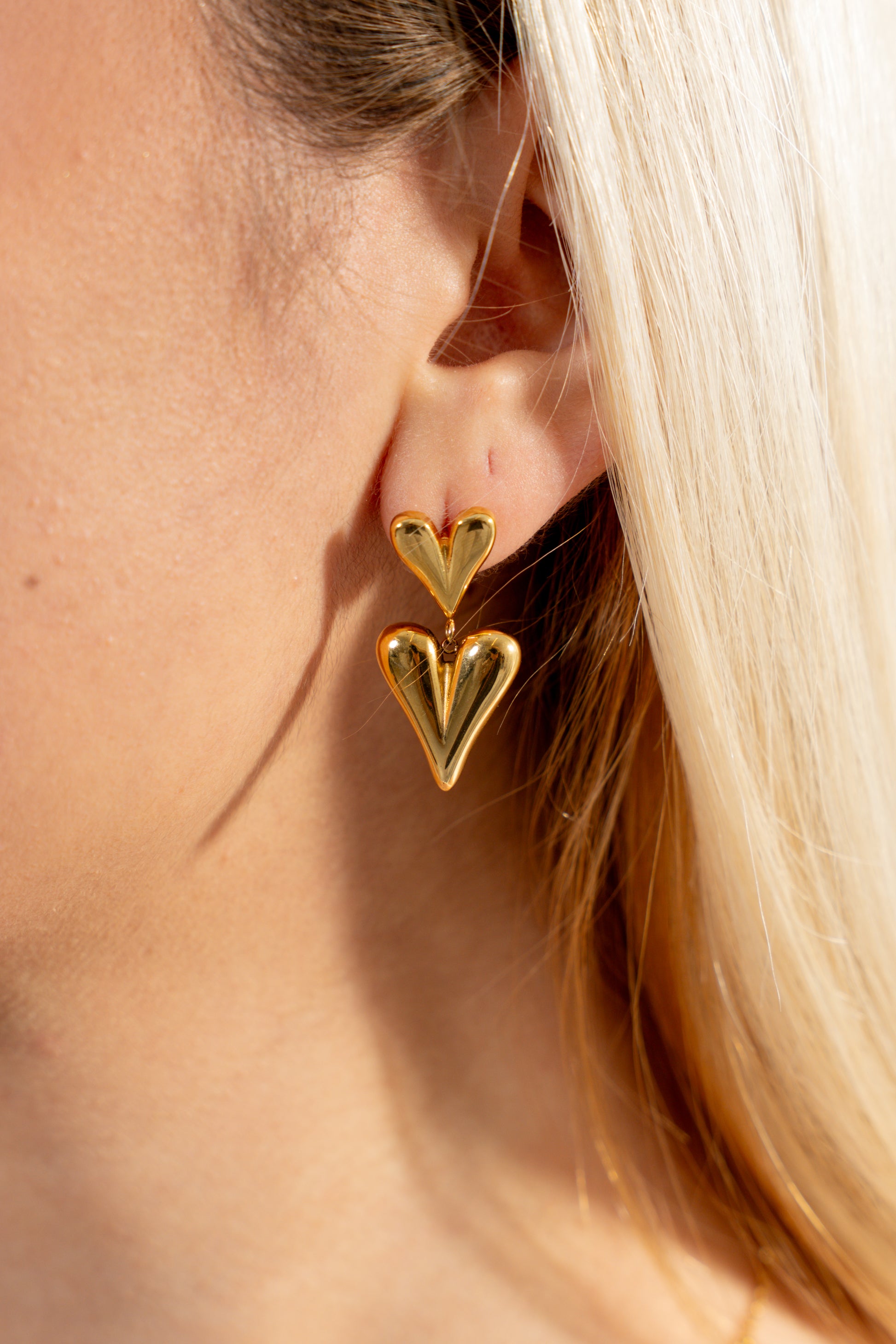 Dangling Heart Earring