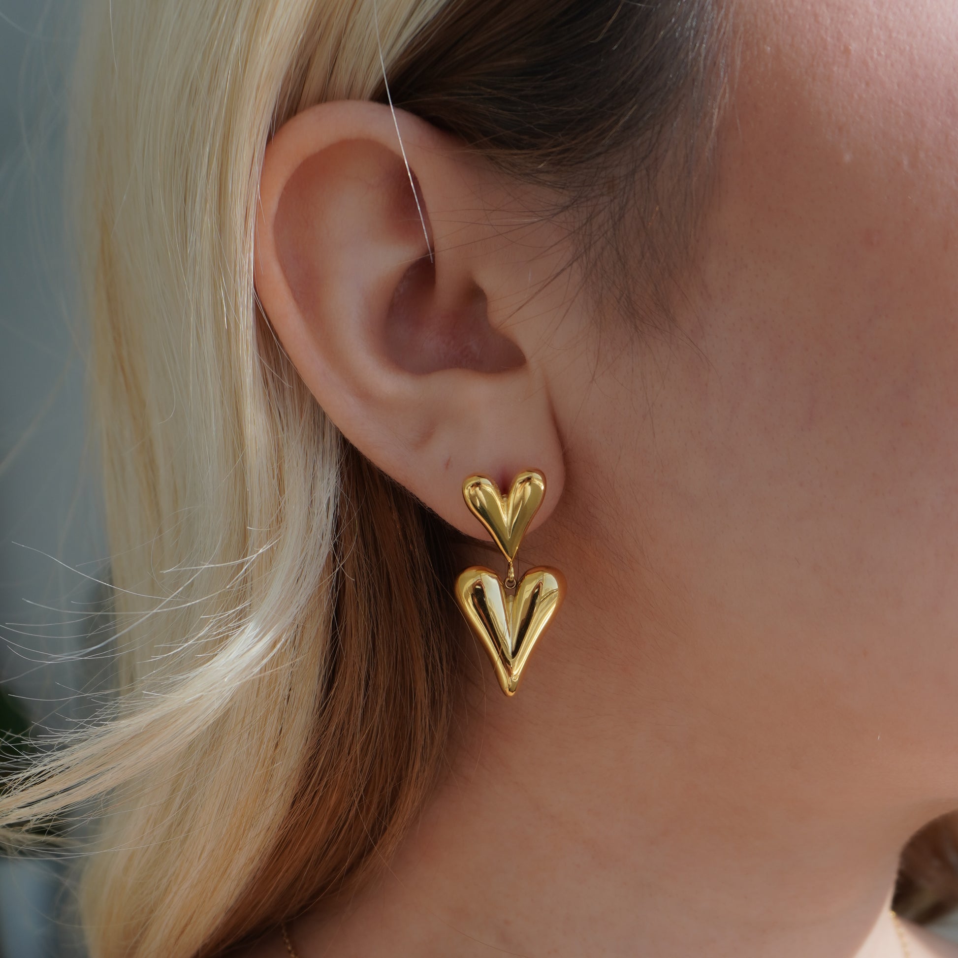 Dangling Heart Earring
