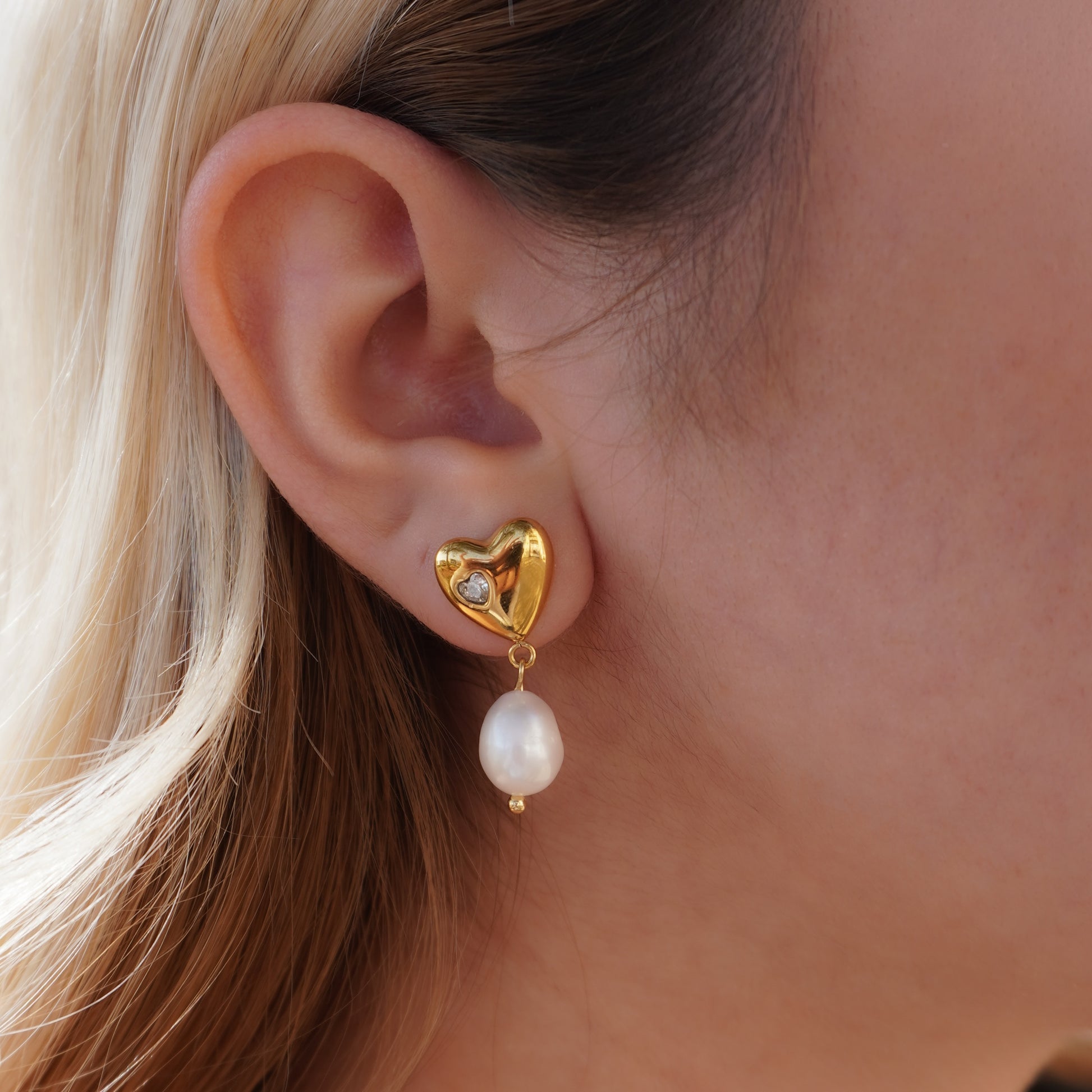 Heart Pearl Dangling Earrings